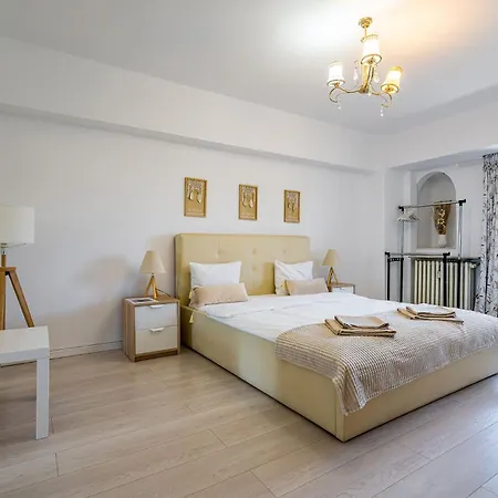 Apartment Old Ultra Apartment-4br-parliament