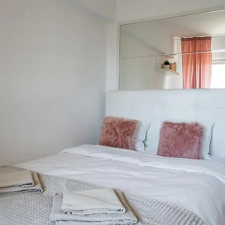 Apartment Old Ultra Apartment-4br-parliament