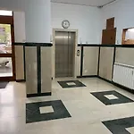 Old Ultra Apartment-4br-parliament Апартаменти