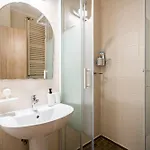 Old Ultra Apartment-4br-parliament Апартаменти *