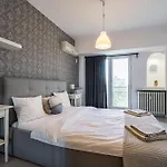 Old Ultra Apartment-4br-parliament Апартаменти