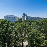 Апартаменти Old Ultra Apartment-4br-parliament Бухарест