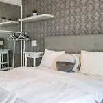 Old Ultra Apartment-4br-parliament Апартаменти *