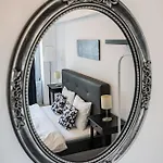 Old Ultra Apartment-4br-parliament * Бухарест