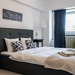 Old Ultra Apartment-4br-parliament Апартаменти *