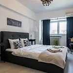 Апартаменти Old Ultra Apartment-4br-parliament *