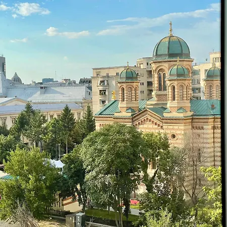 Old Ultra Apartment-4br-parliament Апартаменти